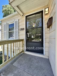 1709 S Evanston Ave - Independence, MO
