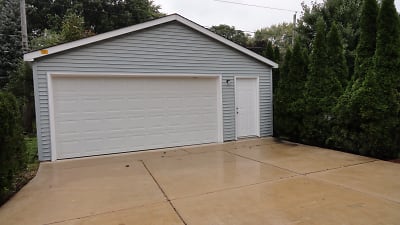 2.5 garage.JPG