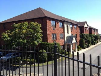 Park Street Manor Apartments - West Springfield, MA