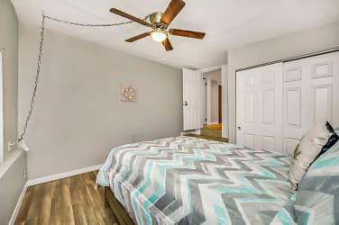 Room For Rent - Seminole, FL