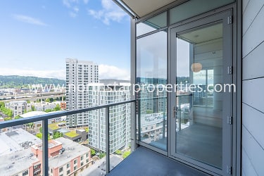 1075 NW Northrup St unit 1512 - Portland, OR