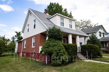 1365 Craneing Rd - Wickliffe, OH