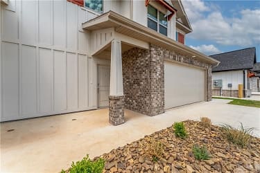 2200 SW Expedition St - Bentonville, AR