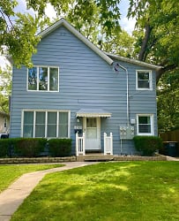 2569 Indiana Ave - Lansing, IL