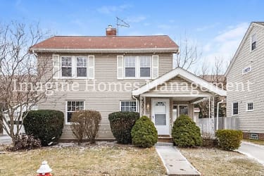 1579 Blossom Park Ave - Lakewood, OH