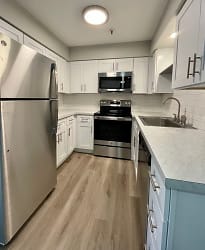 RENOVATED APARTMENT WITH IN-UNIT WASHER-DRYER & GARAGE PARKING! - Downers Grove, IL