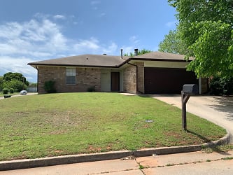 10220 Isaac Dr - Midwest City, OK