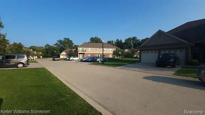 14345 Shadywood Dr - Sterling Heights, MI