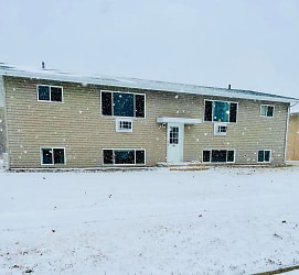 2033 5th St NW unit 1 - Minot, ND