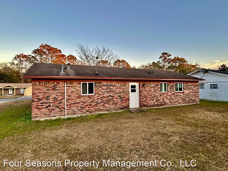 5647 Rose Dr - Moss Point, MS