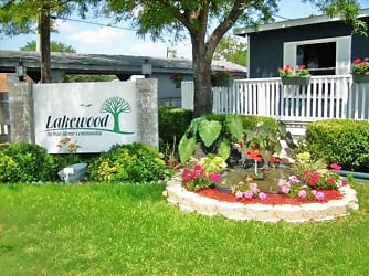 Lakewood Manufactured Home Community - Killeen, TX