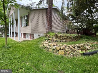 2264 Pine Rd - Newville, PA