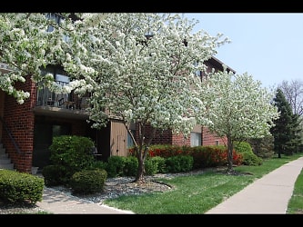 Willows Of Wheaton Apartments - Wheaton, IL