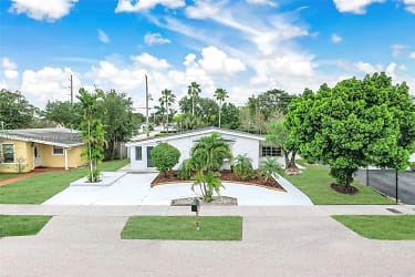 2911 NW 5th Ct - Fort Lauderdale, FL
