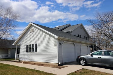 2216 Valley Rd - Plymouth, WI