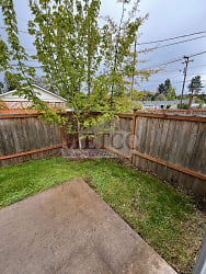 1417 Happy Ln unit A - Eugene, OR