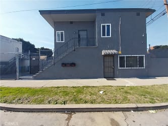 7051 3rd Ave - Los Angeles, CA