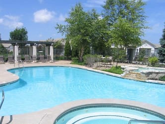 The Lakes At Lionsgate Apartments - Overland Park, KS