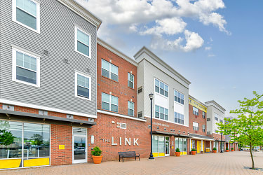 The Link At Aberdeen Station Apartments - Aberdeen, NJ