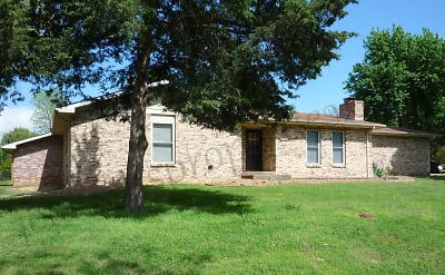 1801 Van Buren Ave - Mountain Home, AR