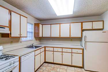 Briar Park Apartments - Lakewood, NJ