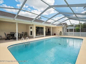 1335 Bentley Ave - Spring Hill, FL