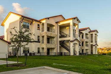 Pioneer Hill Apartments - Austin, TX
