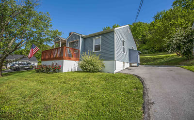 4325 Strawberry Plains Pike - Knoxville, TN