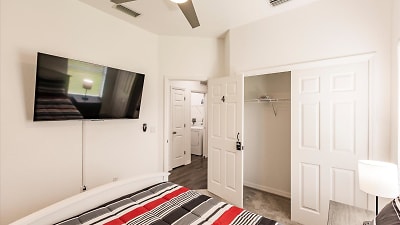 Room For Rent - North Port, FL