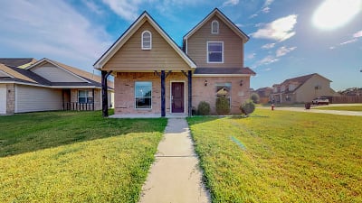 2494 Horse Shoe Dr - College Station, TX