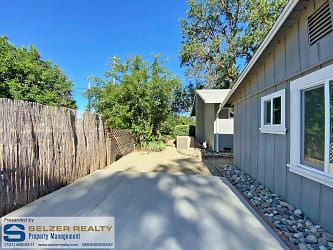9975 East Rd - Redwood Valley, CA
