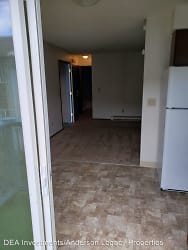 Beautifully Landscaped 1 And 2 Bedroom Apartments- Close To Clark College! - Vancouver, WA