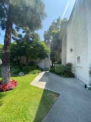 Granada Court Apartments - Whittier, CA