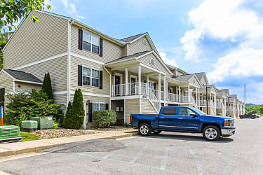 Canvas Townhomes Apartments - Morgantown, WV