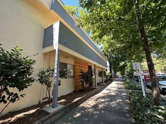 Camellia Manor Apartments - Sacramento, CA