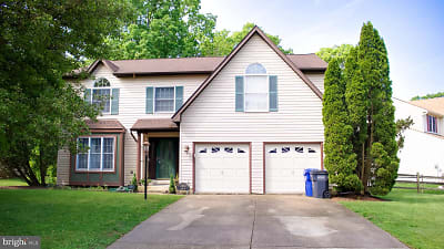 5401 Goby Ct - Saint Charles, MD