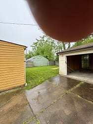 18206 Kares Ave - Cleveland, OH