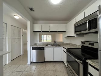5200 NW 31st Ave #95 - Fort Lauderdale, FL