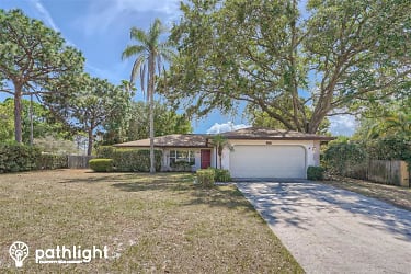 2641 Gleneagles Dr - Clearwater, FL