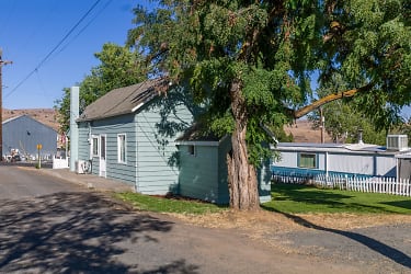 203 6th Street - Maupin, OR