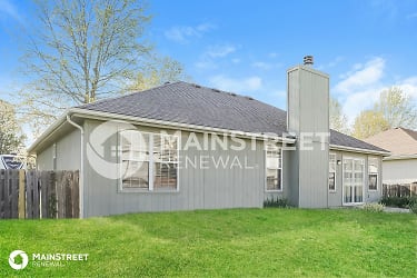 853 S W Harvest Dr - Grain Valley, MO
