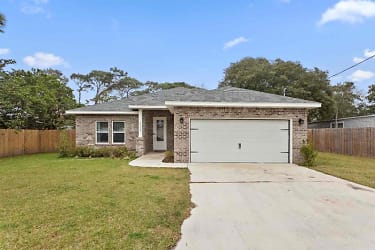213 Starfish Rd - Mary Esther, FL
