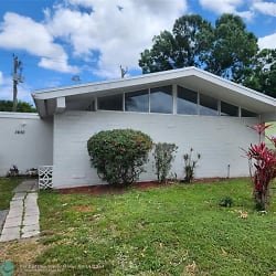 3650 NW 44th Ave - Lauderdale Lakes, FL