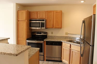 2893 Mickelson Pkwy unit 206 - Fitchburg, WI