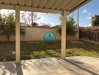 1234 Dolphin Dr - Perris, CA
