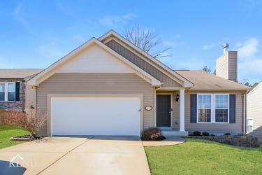 6573 Buckingham Palace Dr - Imperial, MO