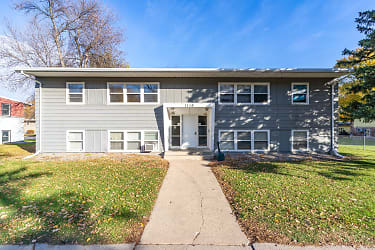 1110 14th Ave S unit 1 - Grand Forks, ND