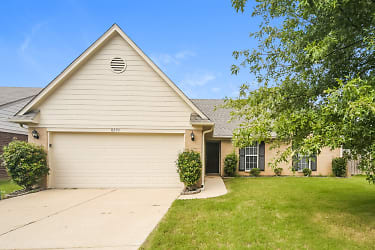 8295 Willow Dr - Southaven, MS