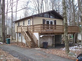 8062 Red Squirrel Dr - Tobyhanna, PA