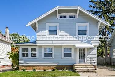 1505 Blossom Park Ave - Lakewood, OH